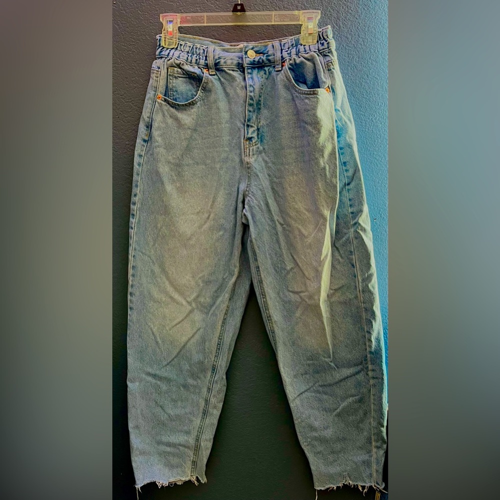 Comfy, stretchy, high waisted, medium boyfriend jeans